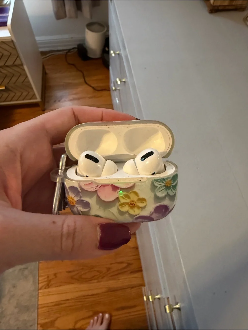 Apple White AirPods Pro first generation with case used